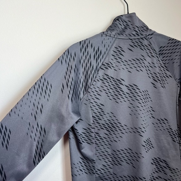 Under Armour Womens Heat Gear Fitted 1/2 Zip Pull Over Allover Print Gray Medium - Picture 10 of 13